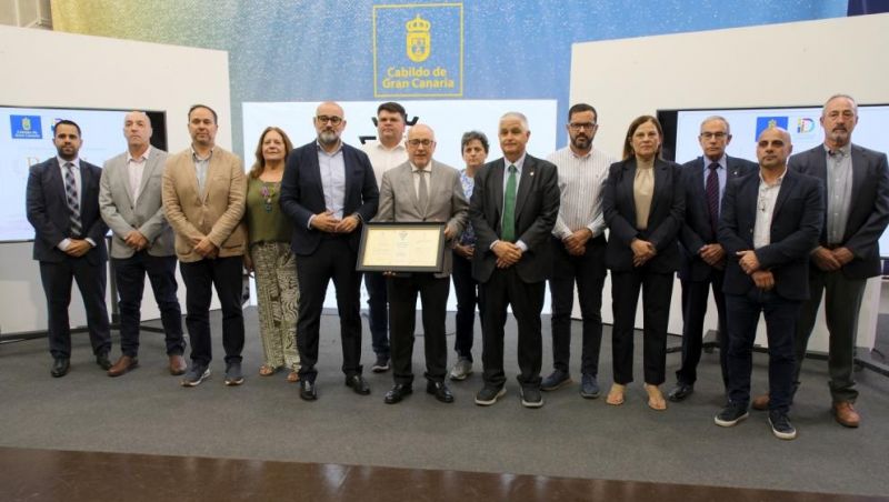 El Cabildo celebra la concesión del título Real a la FIFLP