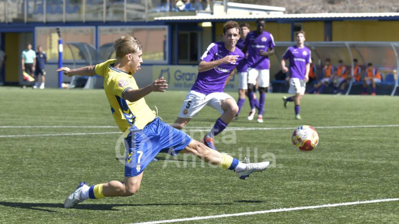 Fotos: El juvenil de la UD se las ingenia para mantener el liderato (3-0)