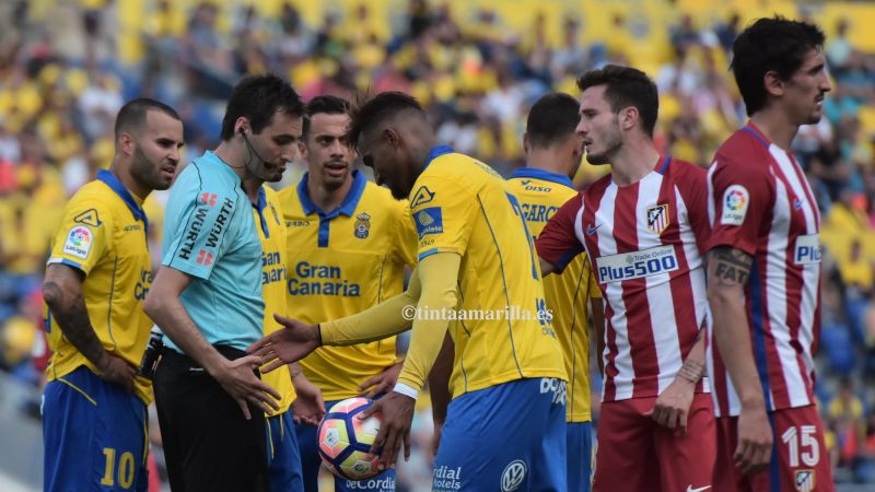 De Burgos y Busquets, dúo de campo y VAR para el Valladolid-Las Palmas
