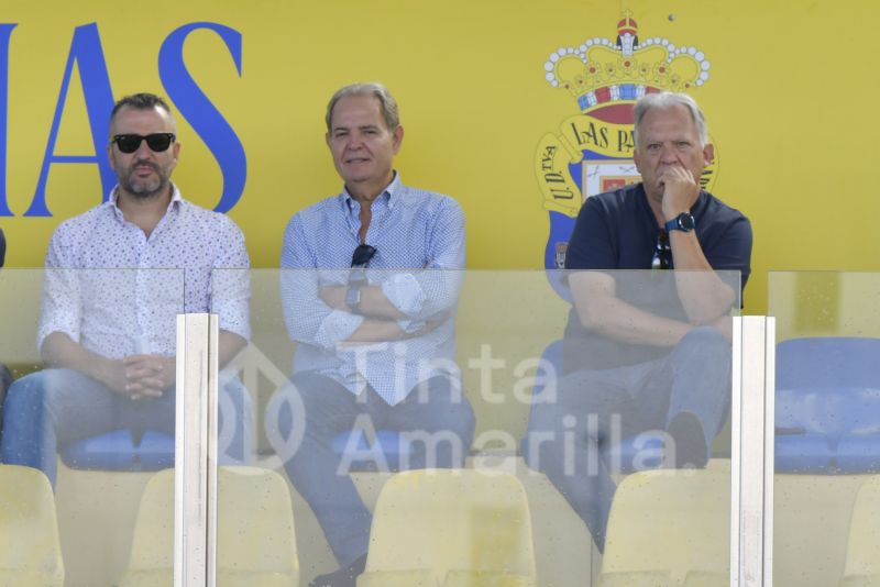 Diego Martínez toma nota en el Anexo