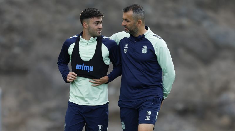 "Espero que toda la isla compita contra el Alavés con el equipo"