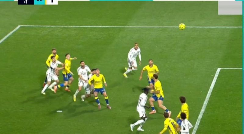 Los árbitros pasan por alto el 'quítate tú, que me pongo yo' de Sánchez a Mármol