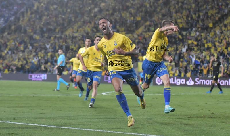 Los codos en la mesa de Pejiño ante su opción de reválida