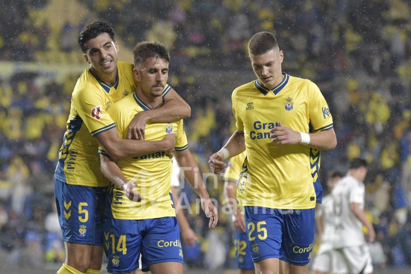 2-1: La UD tumba al Albacete con el manual del pase y del suspense