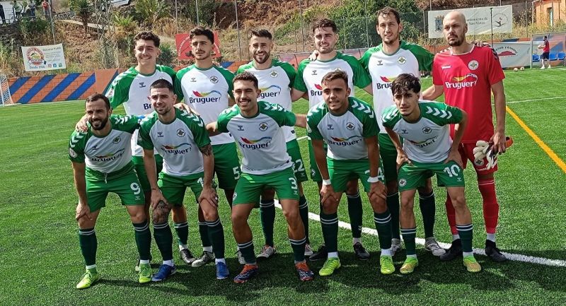 El Villa da otro respiro y el Arucas se complica un poco más