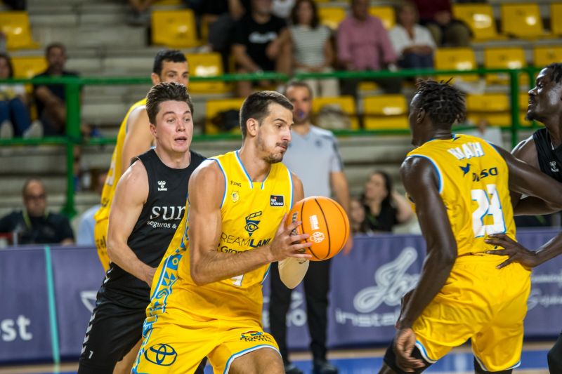 89-85: El Granca logra un triunfo de laboratorio en la final contra Bilbao