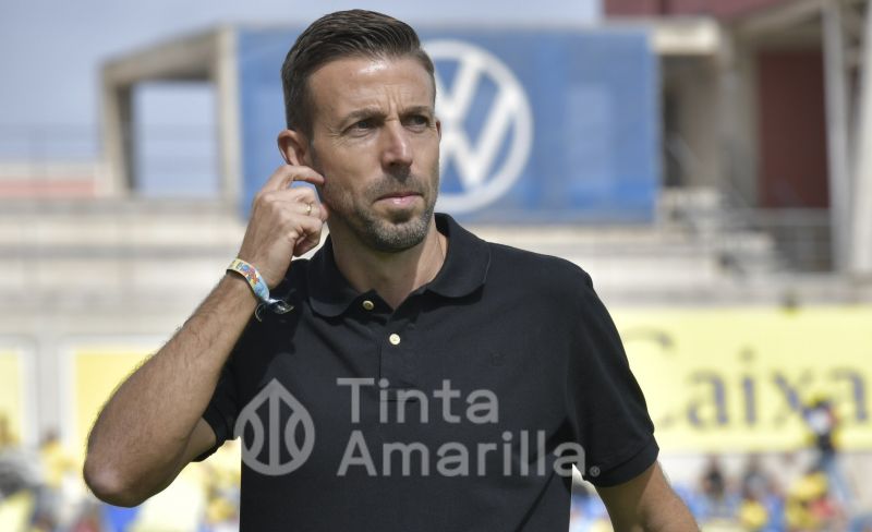 Luis García pide a los jugadores de la UD que imiten la táctica de Induráin