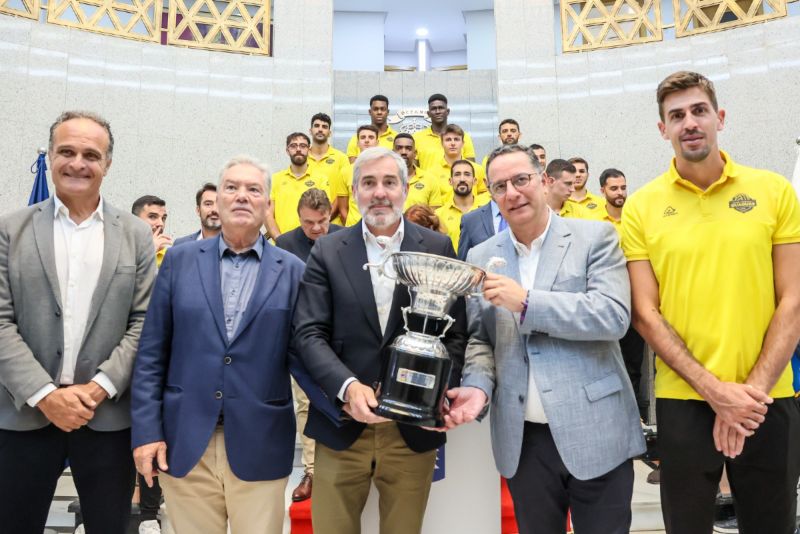 Pedri y el Guaguas, premiados por el Gobierno de Canarias