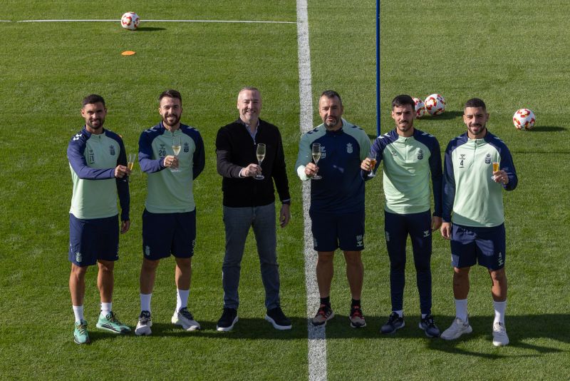 Fabio González, Iván Alejo, Oriol Riera, Ilie Sánchez, ... primeros nombres de 2025