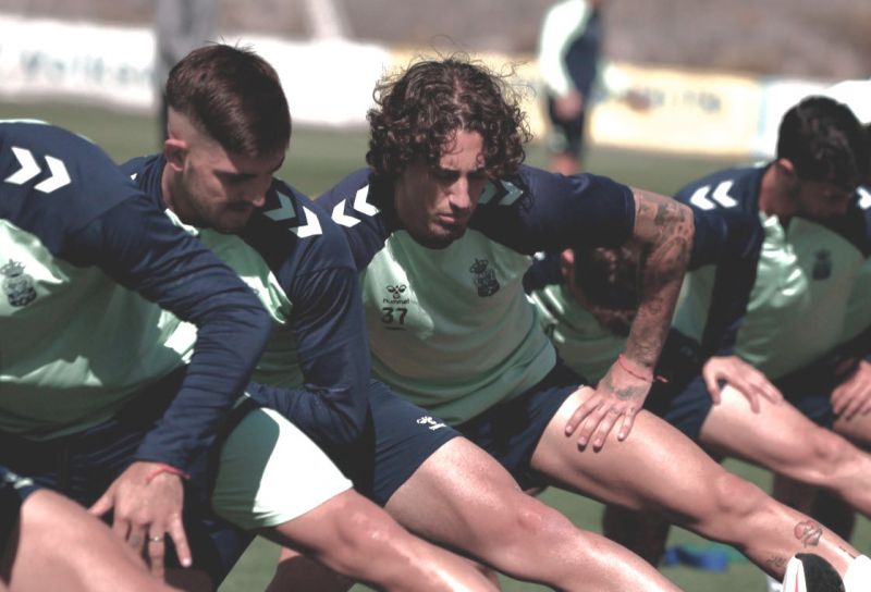 Diego Martínez toma nota de la zurda palmera de Diego Martín