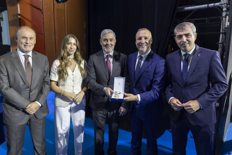 La UD recibe la Medalla de Oro de Canarias