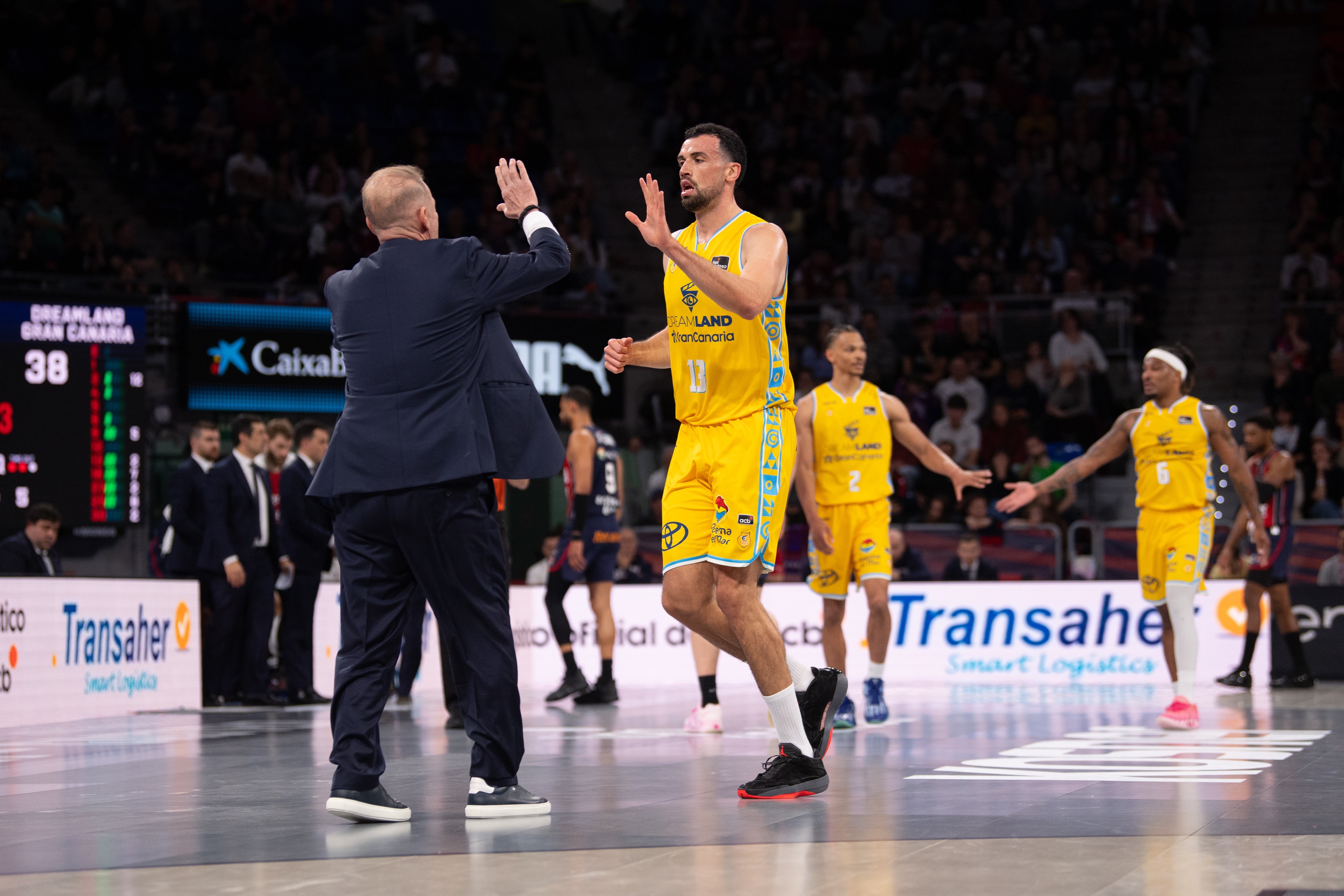 "Estoy orgulloso de los jugadores, han competido de igual a igual con el Baskonia"