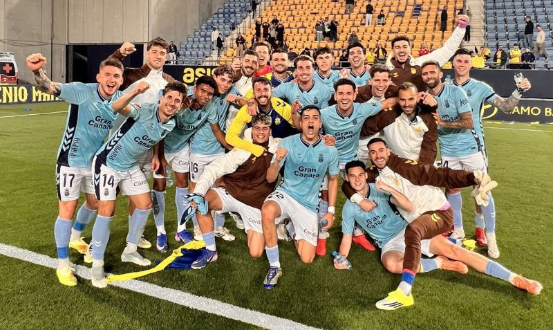 Kirian dedica sus goles entre lágrimas a su mentor Ángel Sánchez