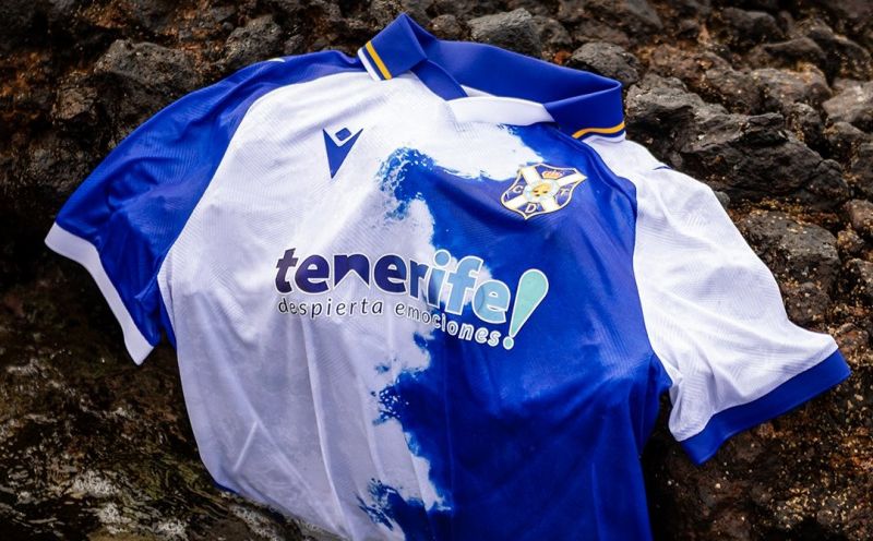 El Tenerife muestra su primer equipaje de la temporada 2026-27