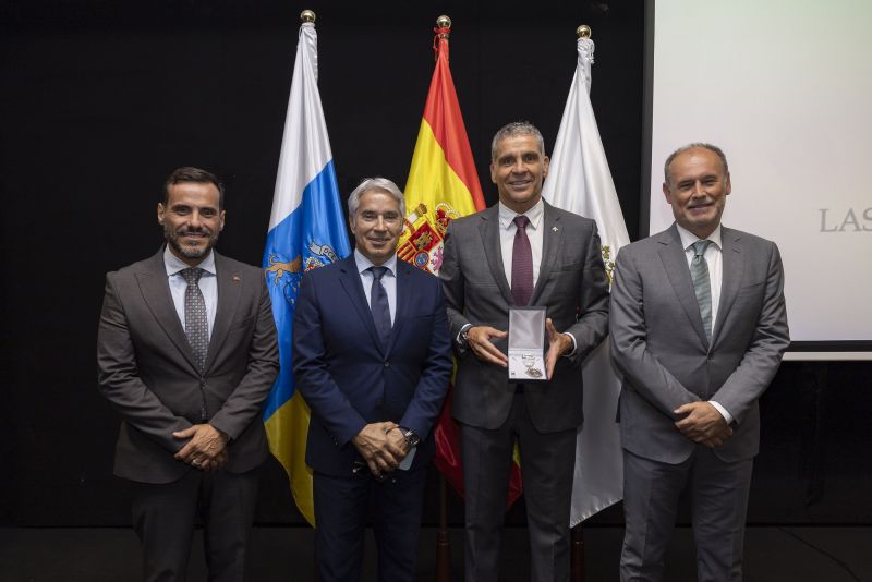 Reconocimiento a la labor de Manuel Hernández, director de Seguridad de la UD Las Palmas