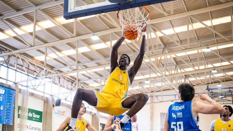 El Gran Canaria traspasa al Burgos al senegalés Mbengue