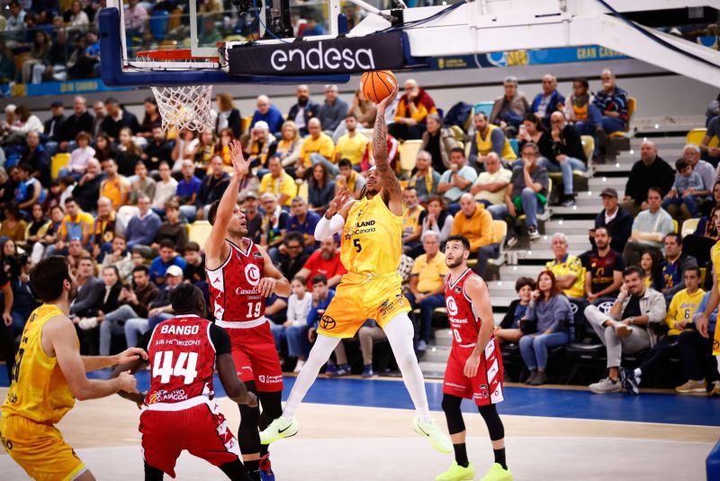 96-94: Homesley llega a tiempo para derribar al Zaragoza