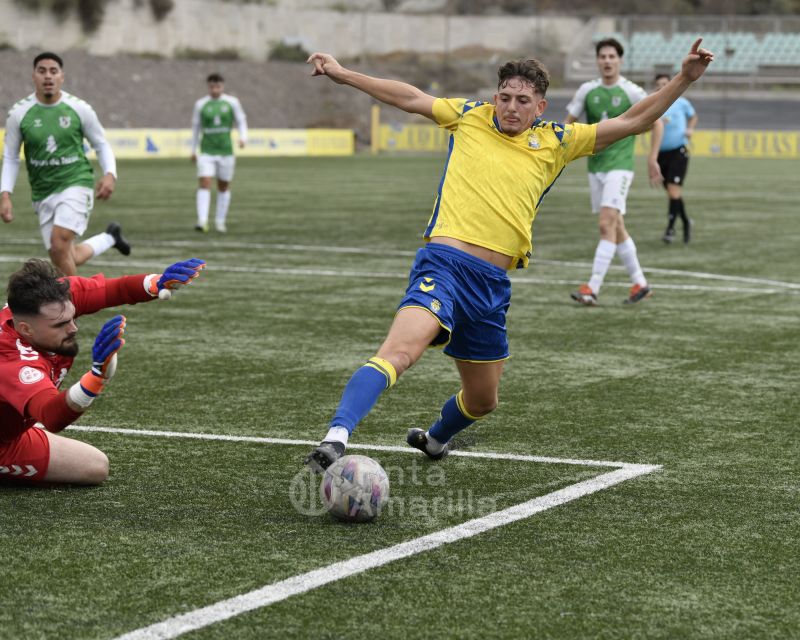 Fotos: Las Palmas C resuelve en media hora ante el Teror (4-0)