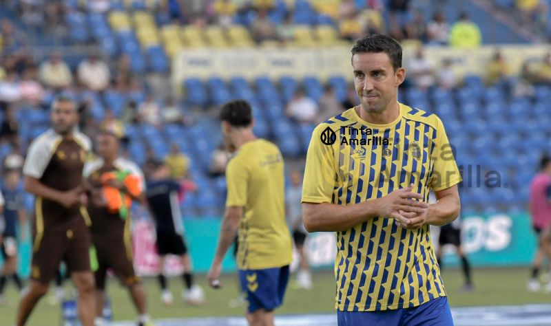 Jaime Mata mira de reojo un podio amarillo que ocupan Rubén Castro y Valerón