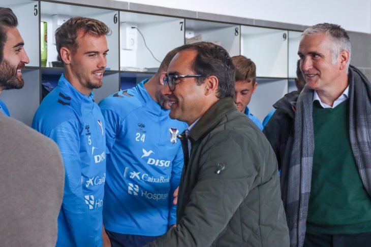 El nuevo presidente anima a la plantilla del Tenerife