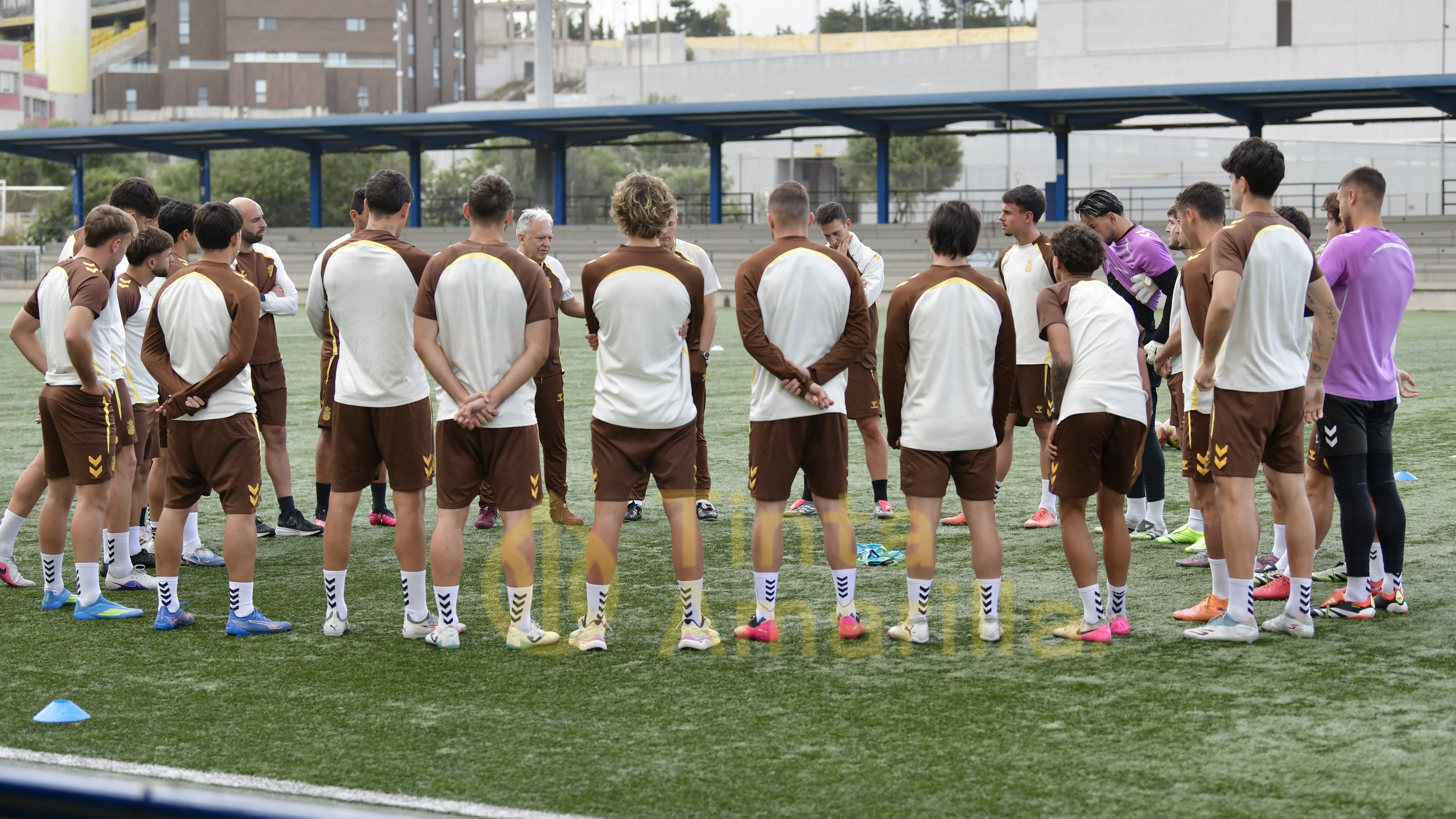 El cuarto encargo de salvación a Juan Manuel: Evitar dos descensos en dos jornadas
