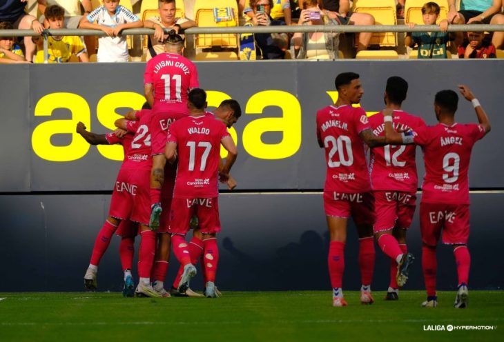 2-2: El Tenerife malogra un 0-2 en Cádiz