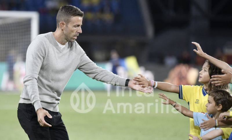 Luis García sube al segundo cajón de un podio junto a García Remón