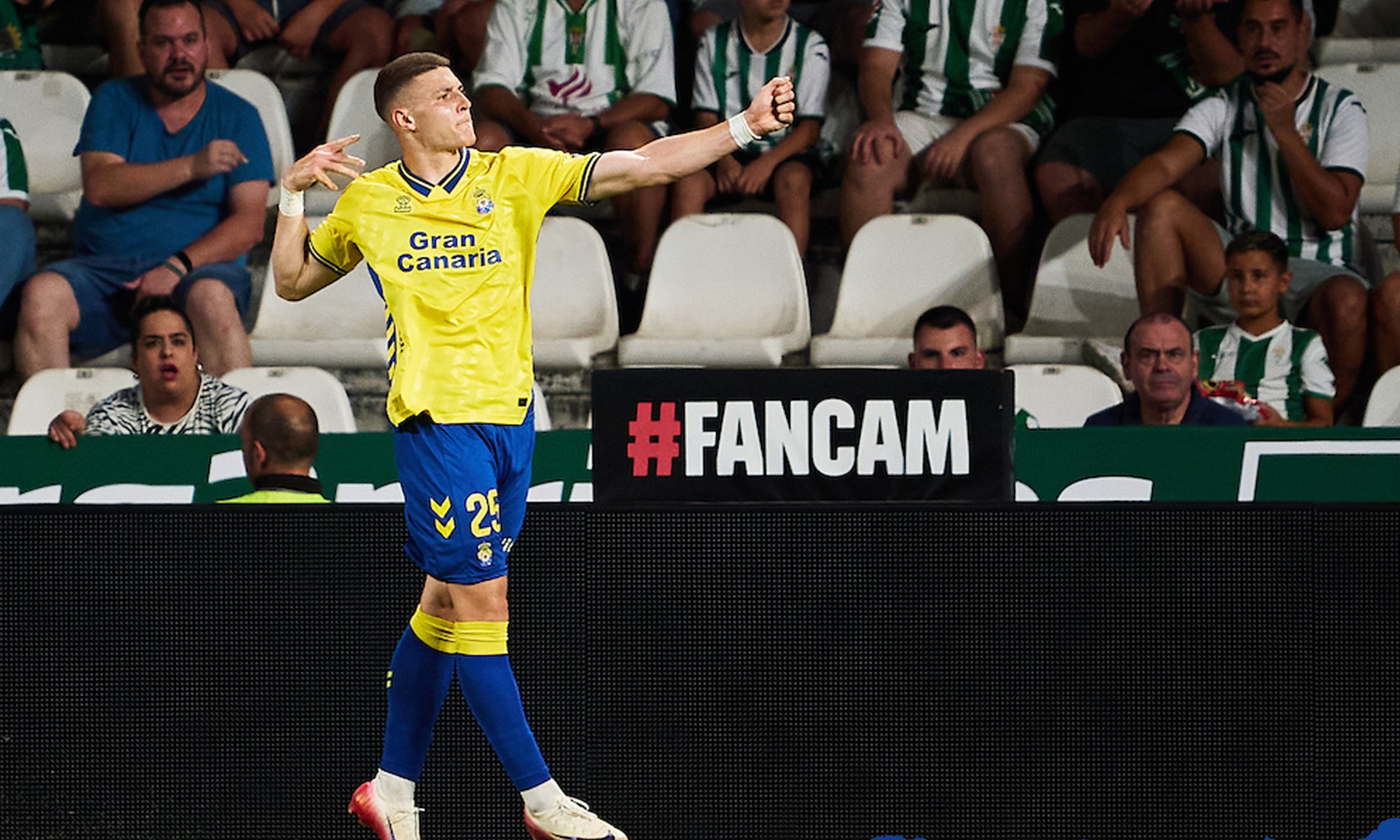 1-3: La UD entusiasma en Córdoba con juventud, osadía y hambre