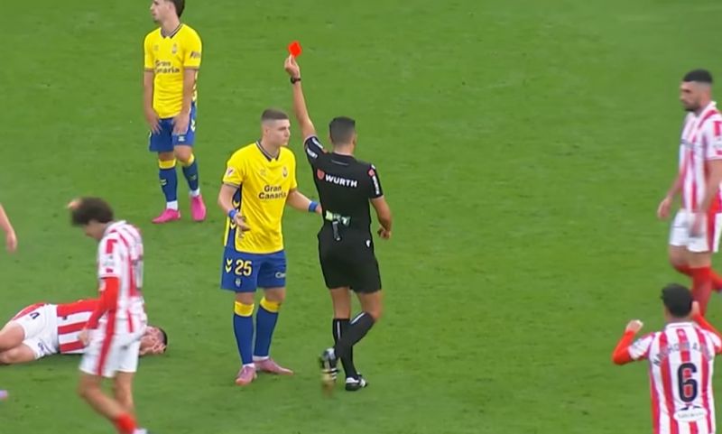 Competición desmonta a Muresan: Anulada la tarjeta amarilla a Lukovic