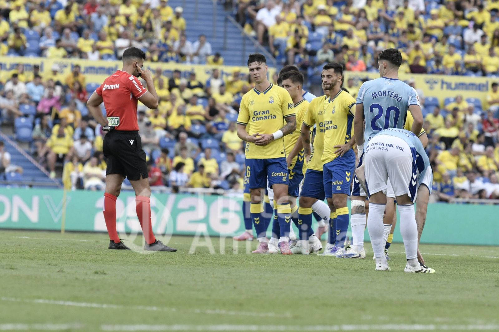 El caso inexplicable del claro penalti a Miyashiro y el ruido previo sobre el arbitraje