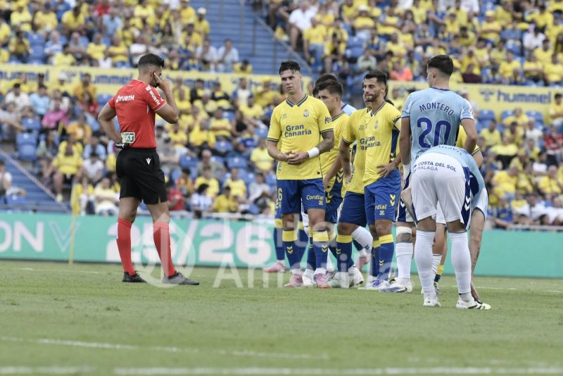 El caso inexplicable del claro penalti a Miyashiro y el ruido previo sobre el arbitraje