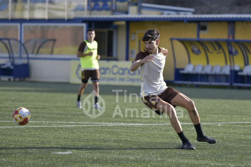 Fotos: Las Palmas C prepara su matinal sabatina con el Mensajero