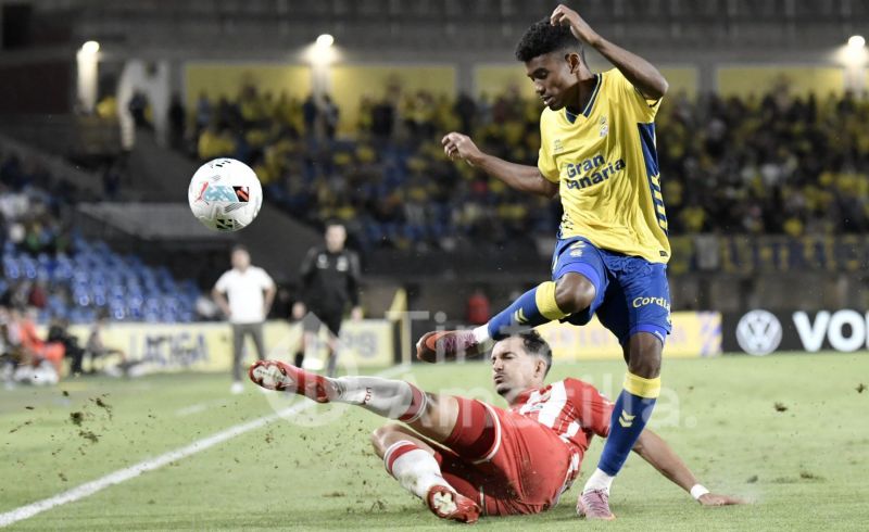 Marvin Park, las piernas de una noche de fútbol ceniciento