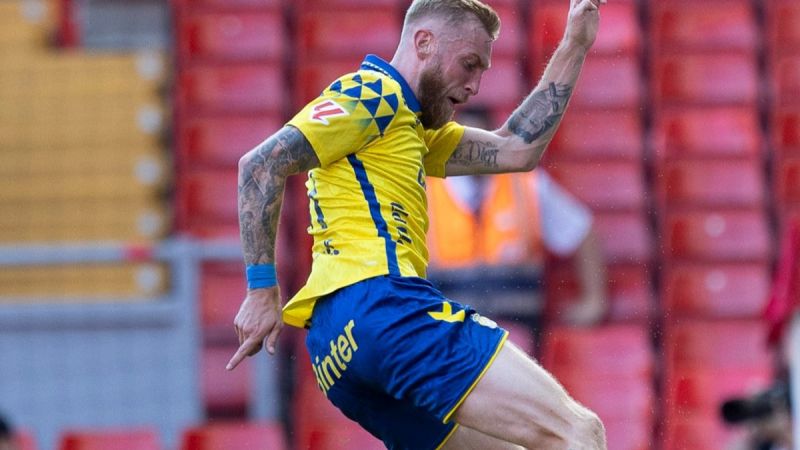 En Reino Unido aseguran que Hull City gana la puja por Oli McBurnie