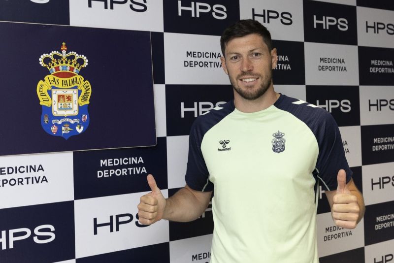 McKenna pasa la revisión médica y firma por tres temporadas con la UD