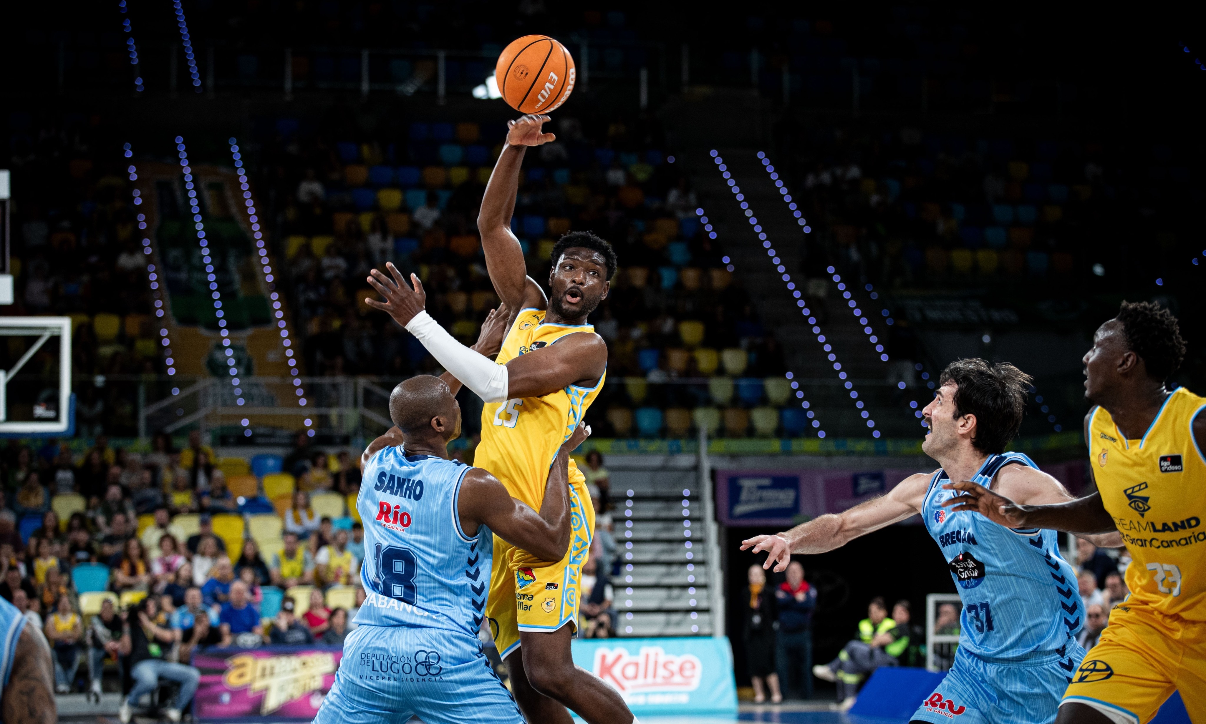 75-83: El Granca está en un lío muy gordo y su público se harta