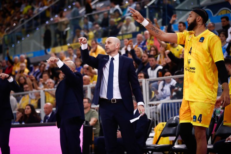 El Granca anuncia la marcha de Albert Oliver, asistente de Lakovic