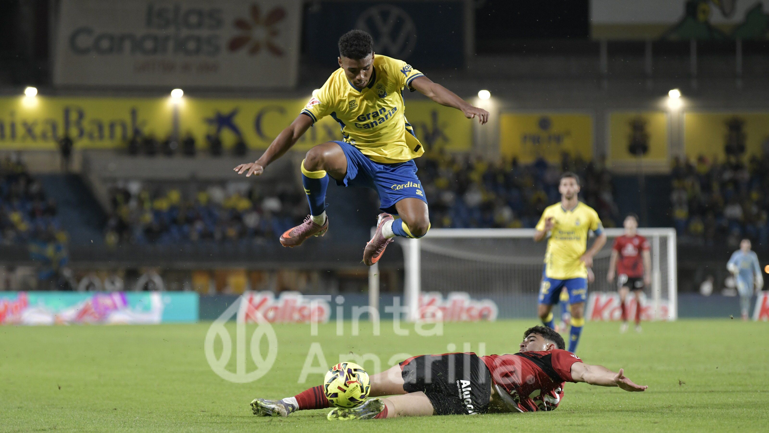 0-0: La UD desaparece tras la expulsión de Horkas y se contenta con un punto