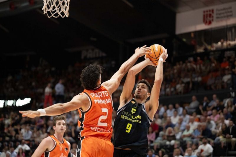 98-74: El Gran Canaria no puede frenar el recital de Montero y del Valencia