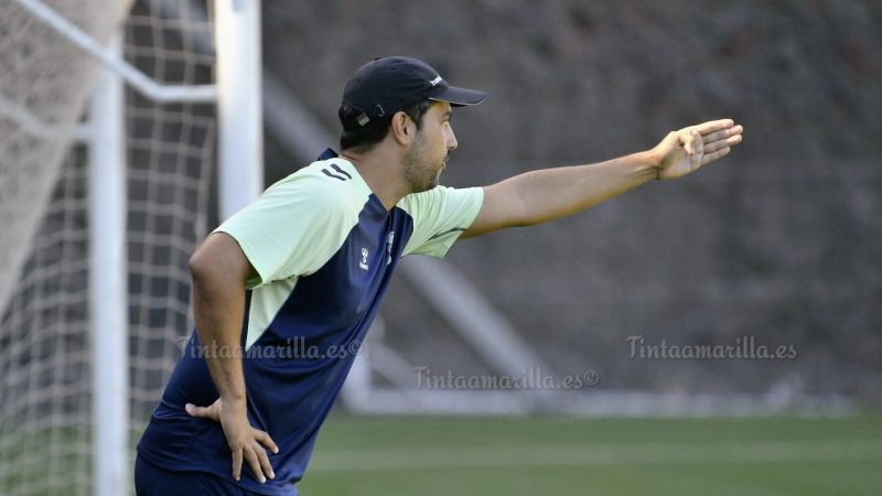 Fotos: Las Palmas Atlético afina para recibir al Mensajero