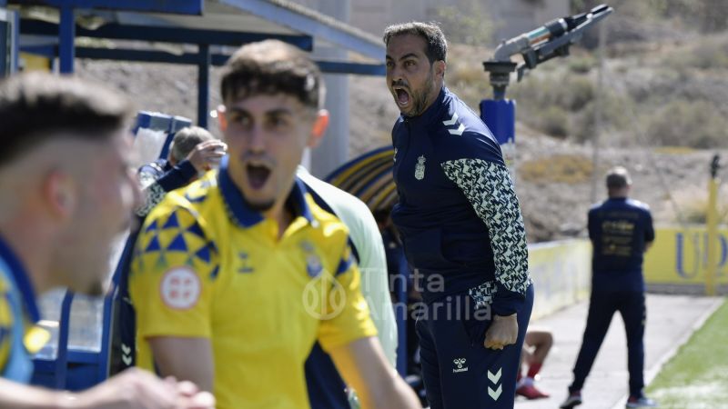 Raúl Martín confía en que el filial visite al Buzanada con la lección aprendida