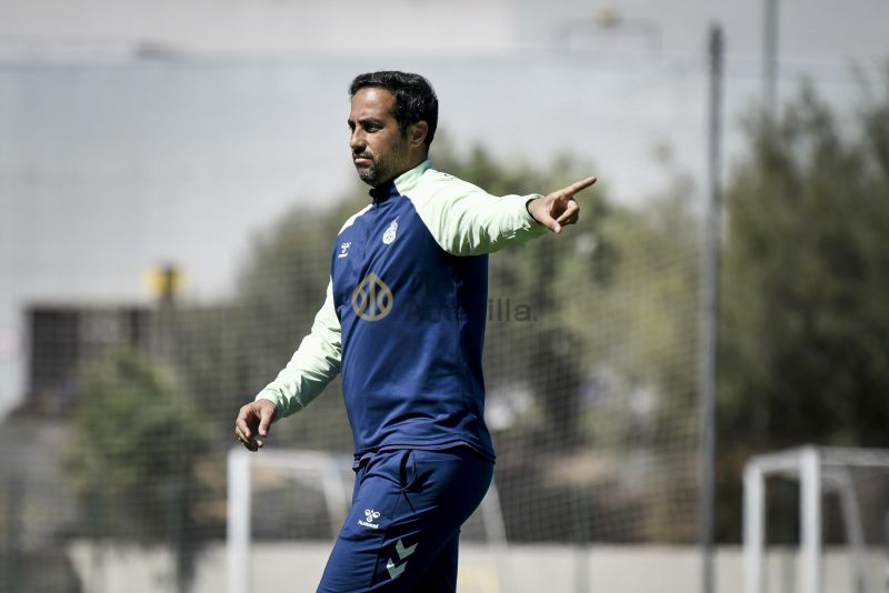 Raúl Martín confía en la respuesta del filial ante los obstáculos que ofrecerá el San Bartolomé