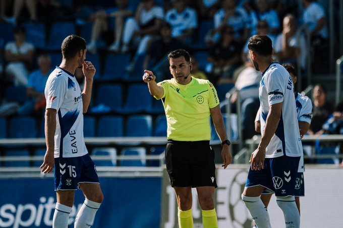El Tenerife se toma con ironía el apagón peninsular