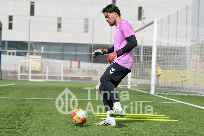 Fotos: El filial se prepara para recibir a un rival con portería intacta