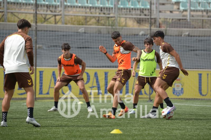 Fotos: El filial se prepara para recibir a un rival con portería intacta