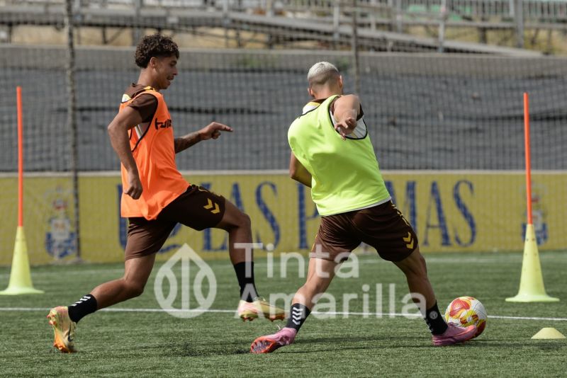 Fotos: El filial se prepara para recibir a un rival con portería intacta
