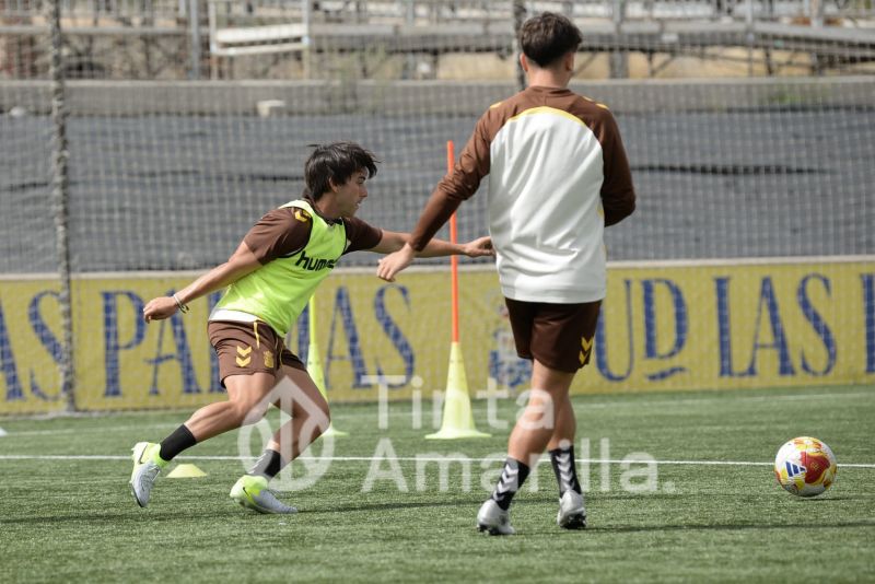 Fotos: El filial se prepara para recibir a un rival con portería intacta