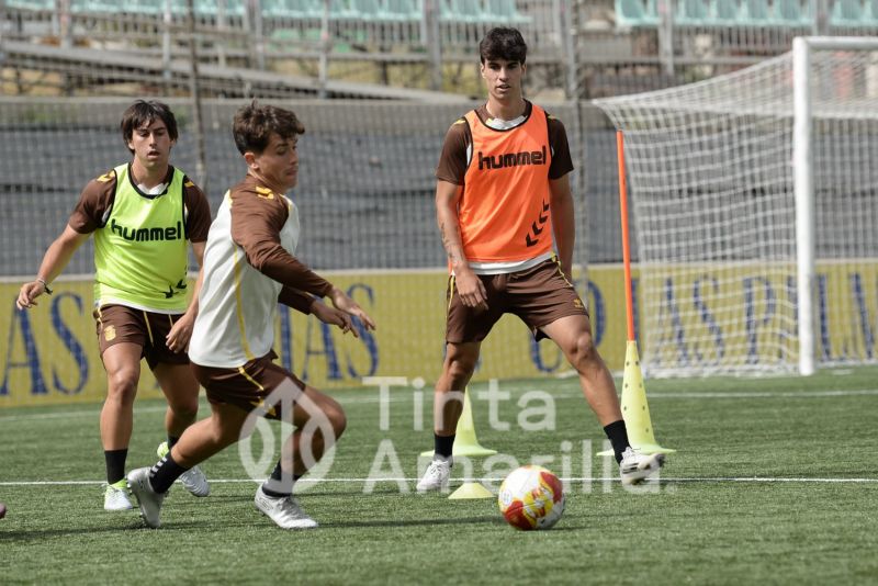 Fotos: El filial se prepara para recibir a un rival con portería intacta