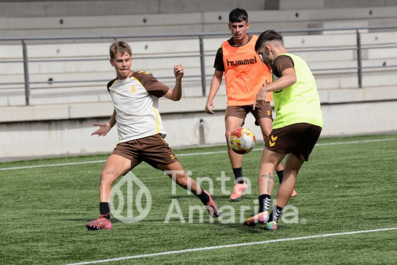 Fotos: El filial se prepara para recibir a un rival con portería intacta