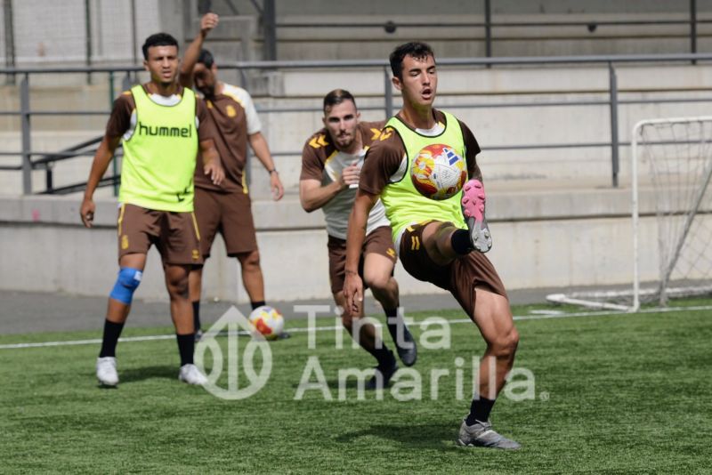 Fotos: El filial se prepara para recibir a un rival con portería intacta